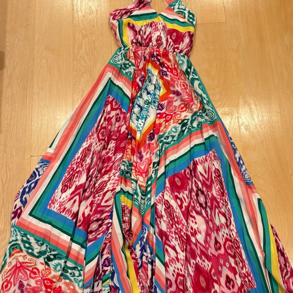 Sfizia Stunning & Vibrant Maxi Dress with halter tie closure, comfy!